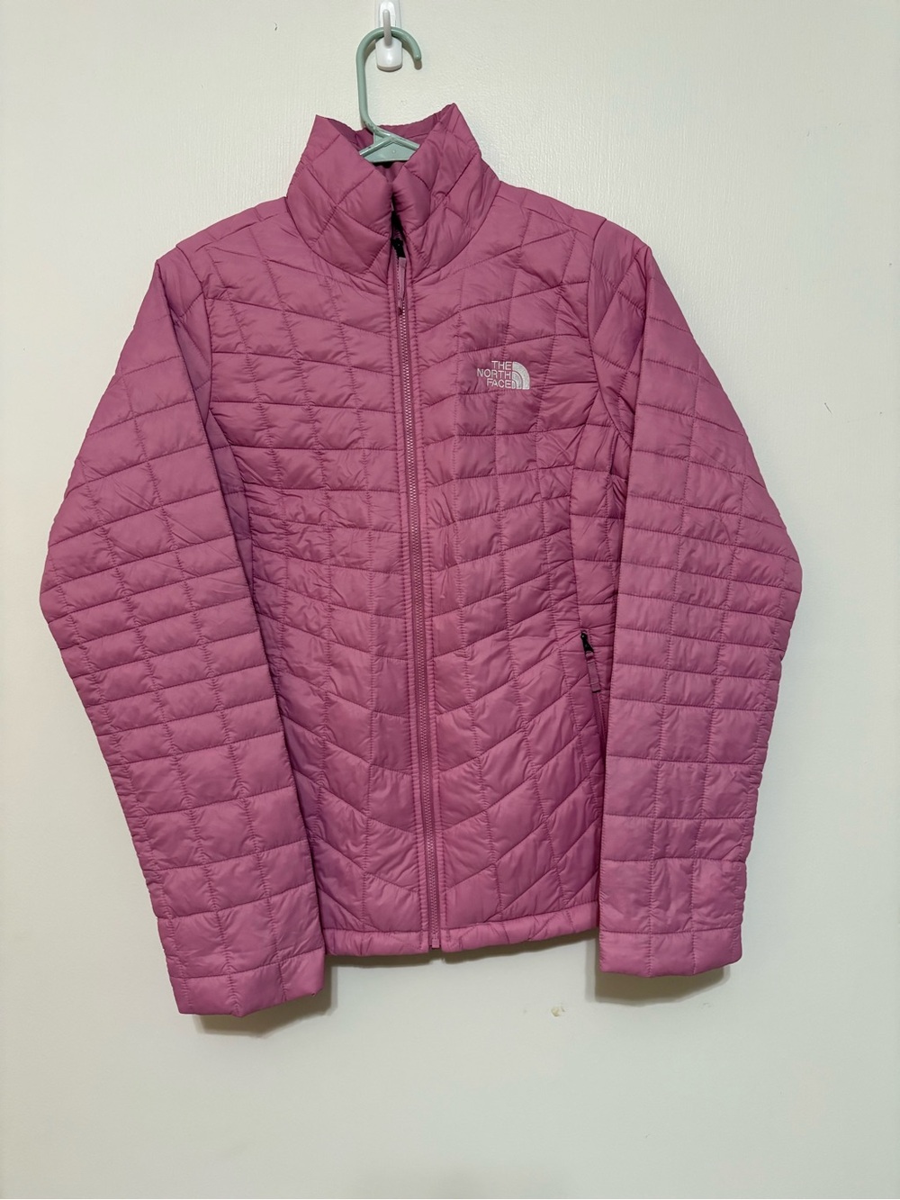 The North Face ThermoBall Eco Insulated
Jacket. size s/p mulberry